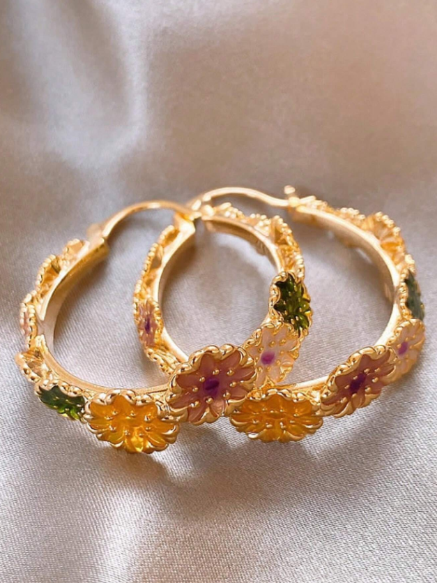 E70 Elegant Daisy Hoop Earrings