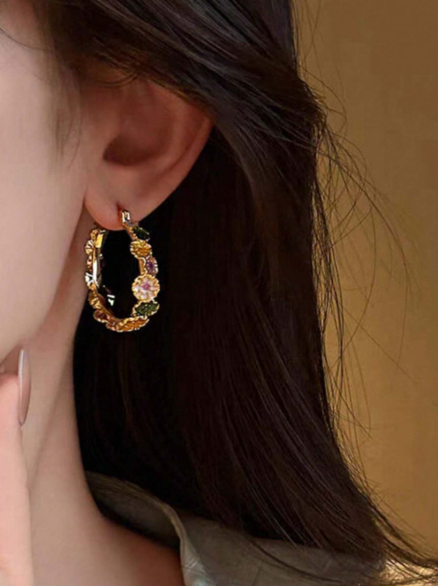 E70 Elegant Daisy Hoop Earrings
