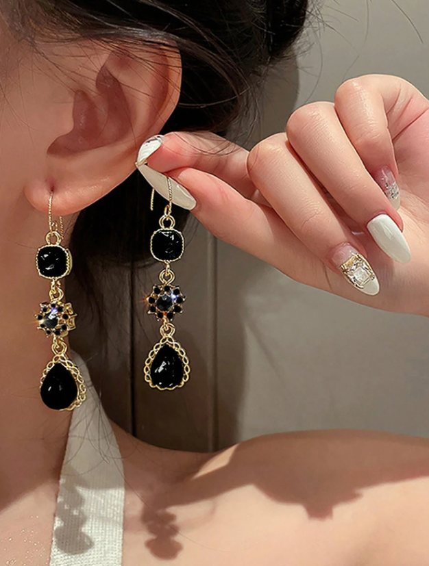 E11 Black Elegant Flower Drop Earrings