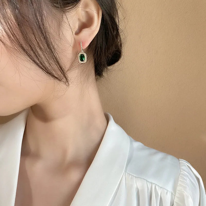 E27 Elegant Emerald Earrings
