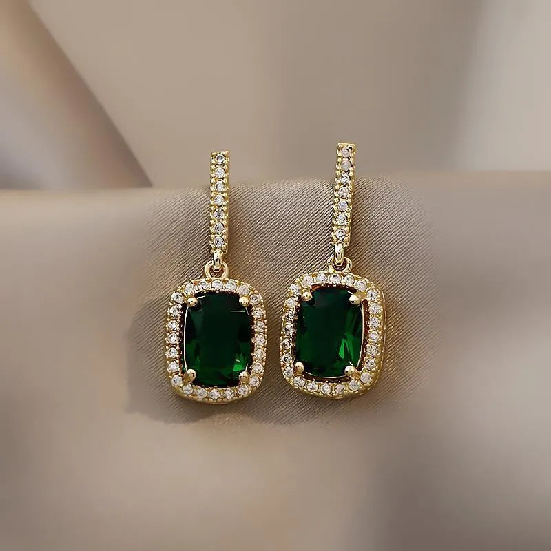 E27 Elegant Emerald Earrings