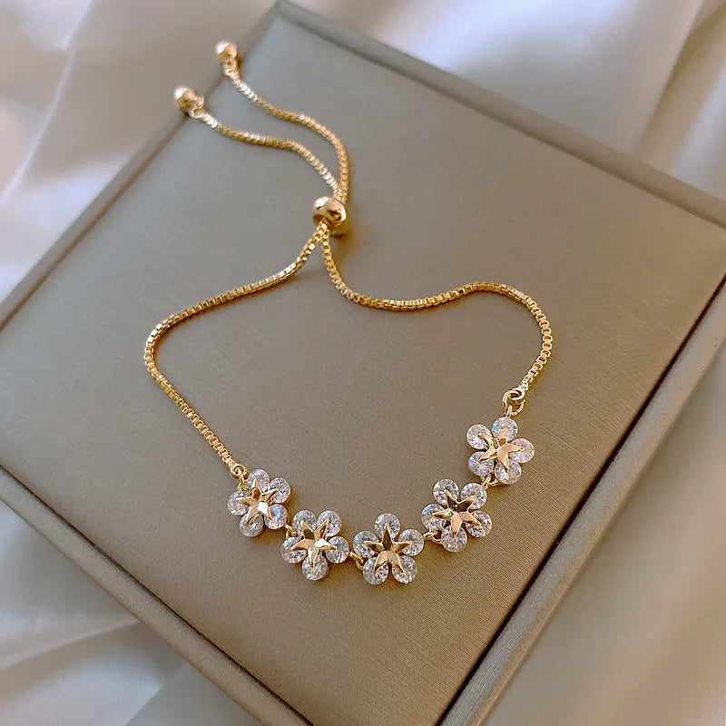 B32 Zircon Flower Bracelet