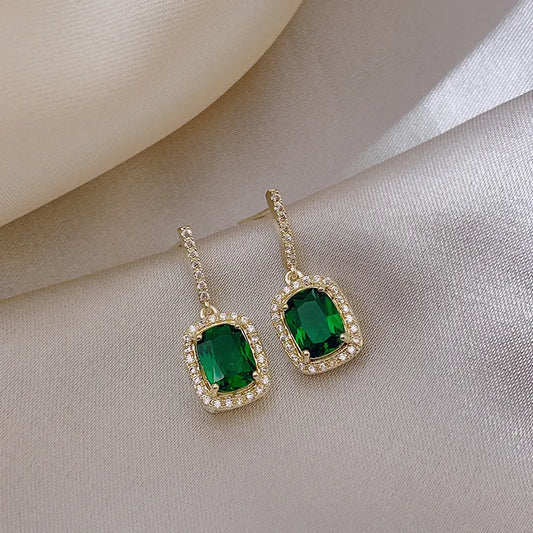 E27 Elegant Emerald Earrings